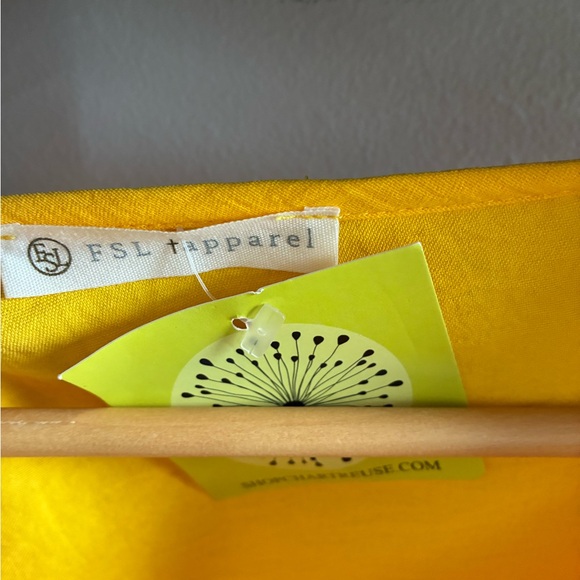 Lot of 4 boutique tops- Entro, FSL Apparel, Daytrip, Cable & Gage - Picture 4 of 10